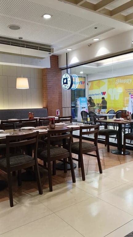 Max's Restaurant | WalterMart photo 2