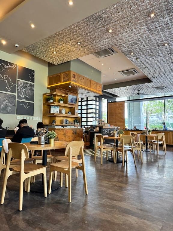 Coffee Bean and Tea Leaf Bistro