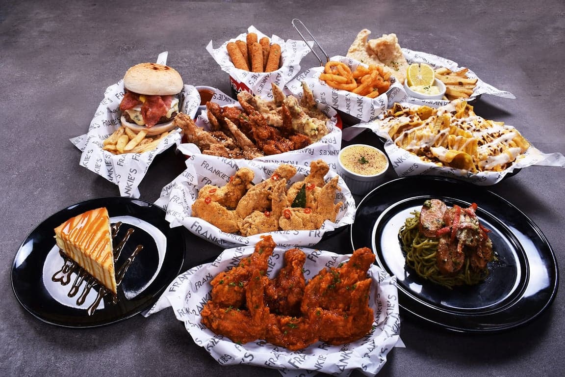Frankie's New York Buffalo Wings - Avida Turf BGC photo 3