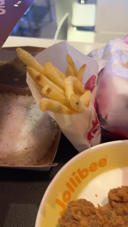 Jollibee W City Center photo 2