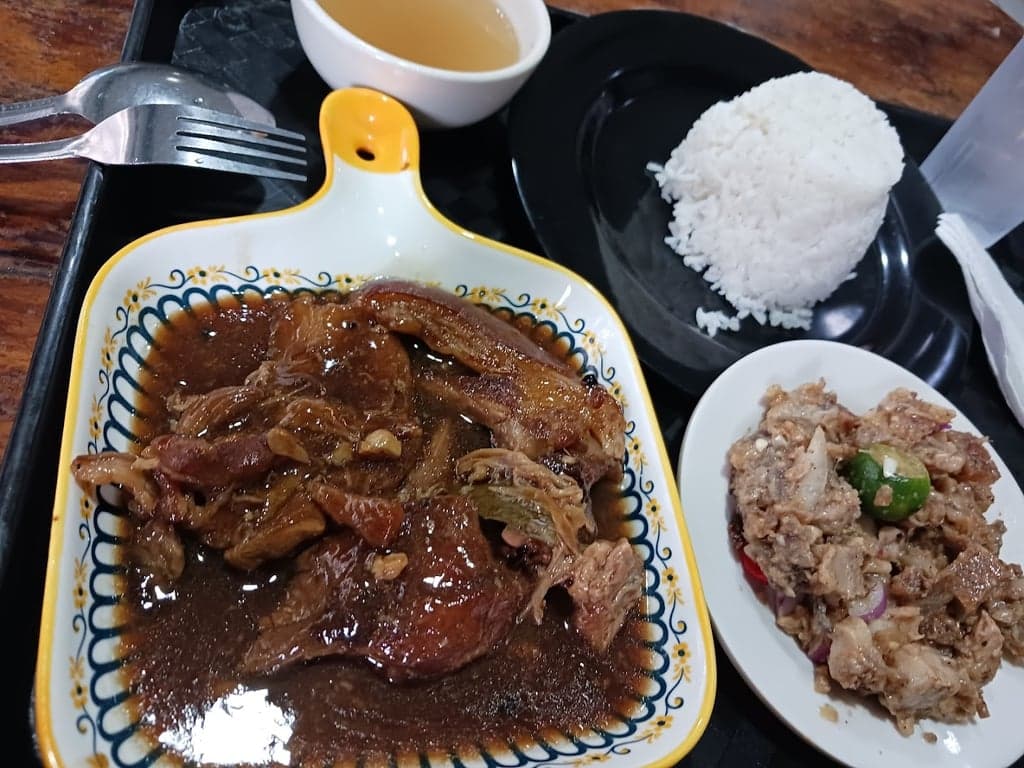 Kainan Sa Staff House photo 2