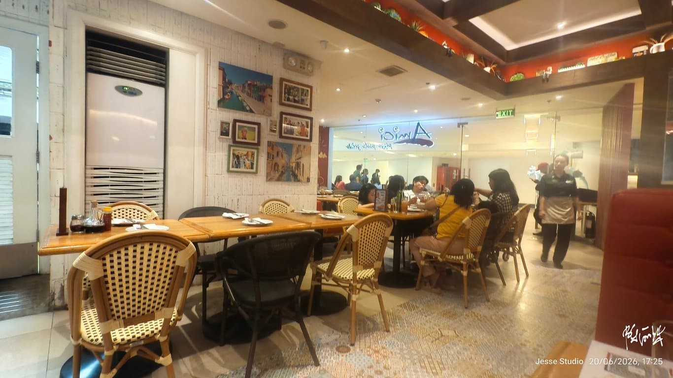 Amici - One Bonifacio High Street photo 3