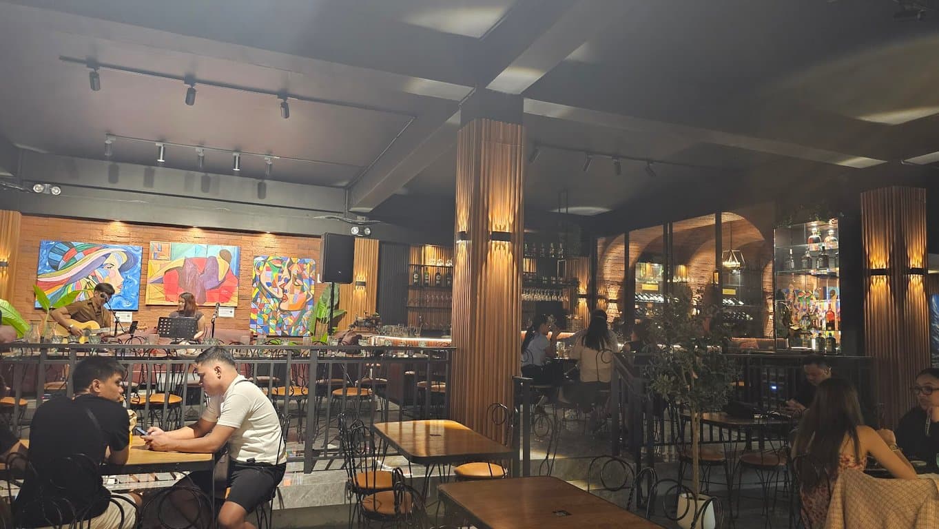 Heaven's BBQ Bistro & Cafe photo 3