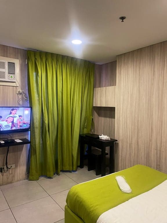 Jade Hotel and Suites photo 3