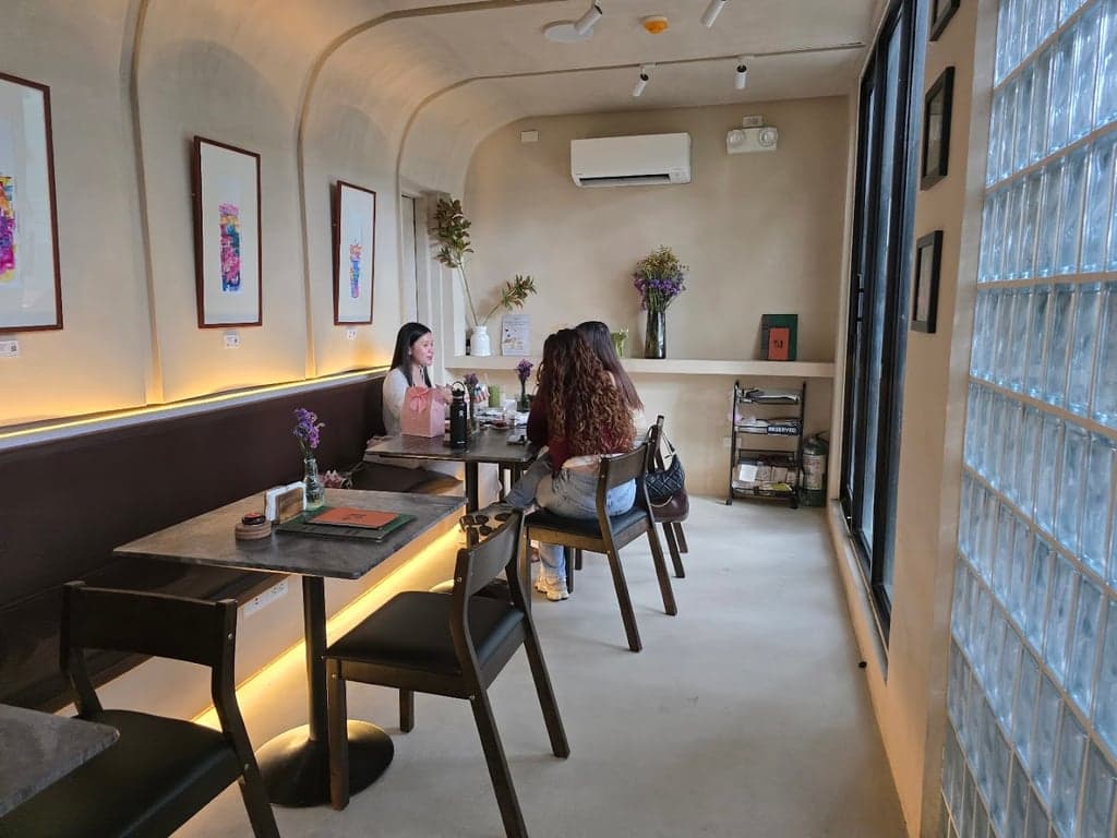 TREEHOUSE Bar & Art Café photo 3