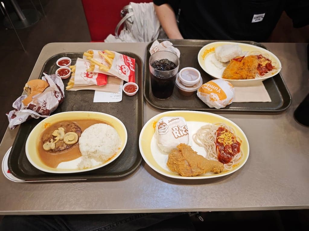 Jollibee - Market Market photo 3