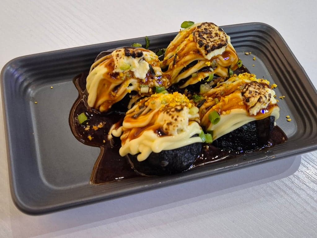 The Blue Apron - SM Aura photo 3