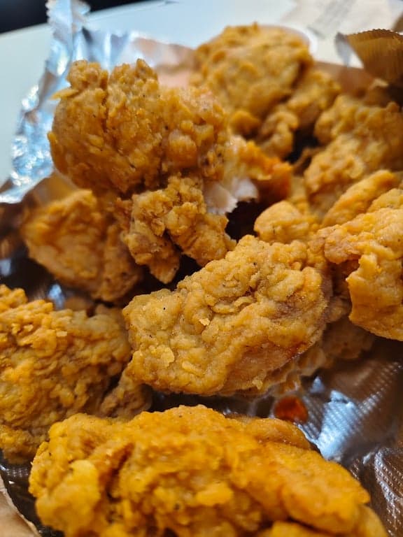 24 Chicken Dela Rosa Carpark 1 photo 3